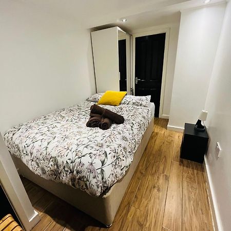 Exclusive Private One Bedroom Suite Лондон Экстерьер фото