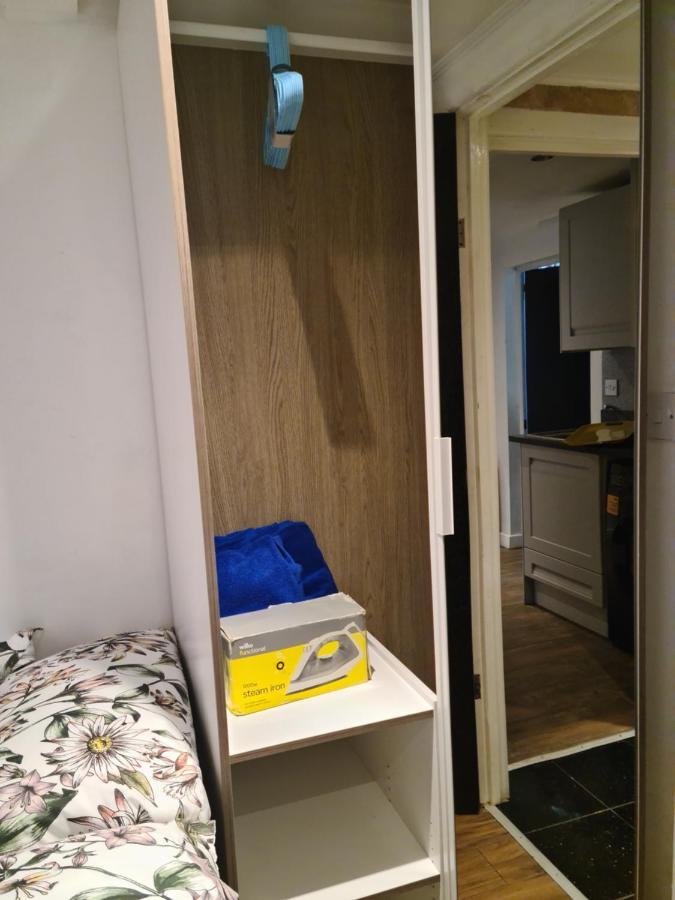 Exclusive Private One Bedroom Suite Лондон Экстерьер фото