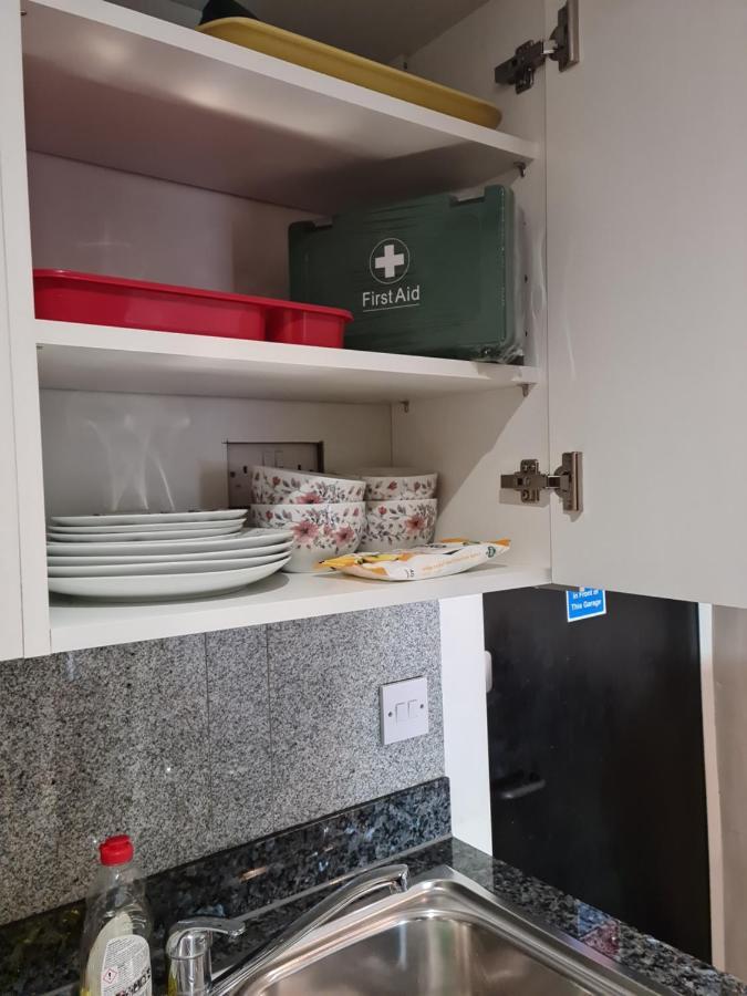 Exclusive Private One Bedroom Suite Лондон Экстерьер фото